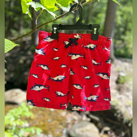 🦈 Boys Red Shark Print Swim Trunks (XS 4/5) - Picture 5 of 9